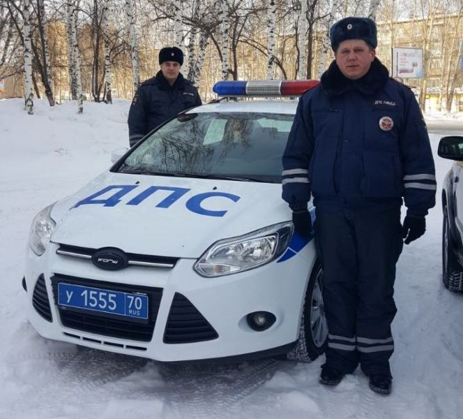 Происшествия, Томские новости, замерзают спасли полиция стражи порядка лежат на тротуаре Томские полицейские спасли двух замерзающих людей, лежащих на тротуаре