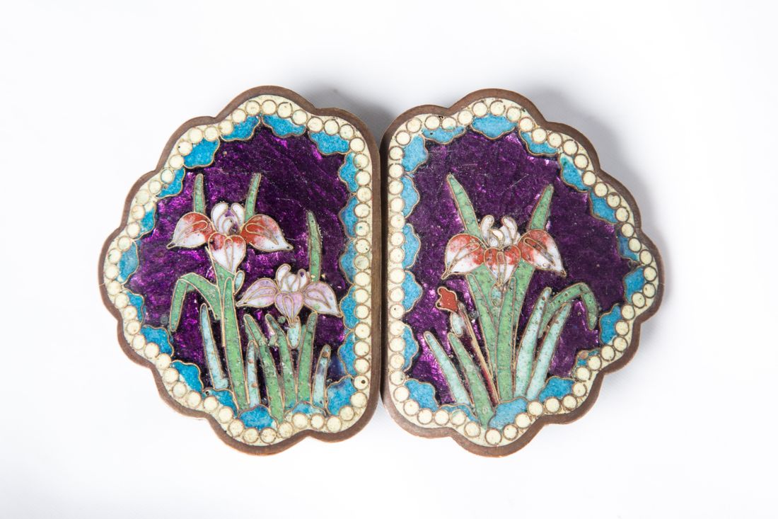 Культура в Томске, Музейный календарь, Томские новости, пряжка япония календарь древности антиквариат Августовский календарь: японская пряжка с ирисами