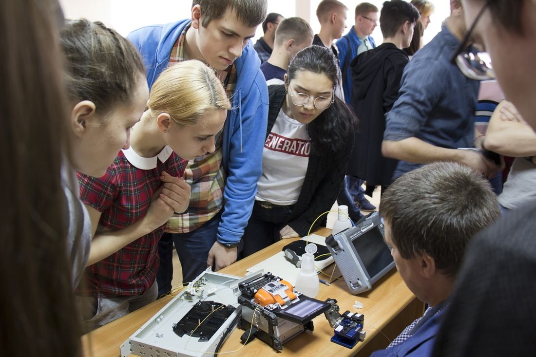 Ростелеком, Томские новости, мастер-класс обучение студенты сети оптоволокно Мастер-класс и предложение о работе: «Ростелеком» побывал на студенческих «Днях карьеры»