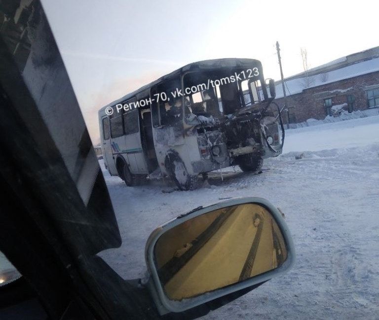 Происшествия, Томские новости, пожар сгорел загорелся автобус не смогли завести Автобус сгорел на глазах пассажиров под Томском, пытаясь завестись в 30-градусный мороз