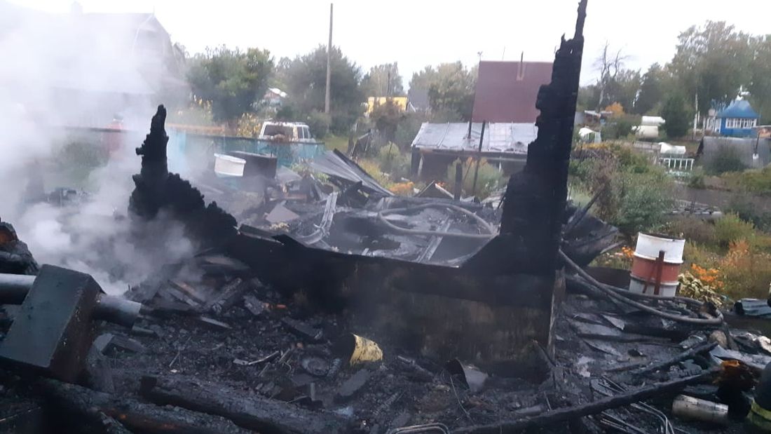 Происшествия, Томские новости, пожар садовый домик сгорели загорелись огонь происшествия пожары в Томске погибли В Томске двое погибли при пожаре в садовом домике