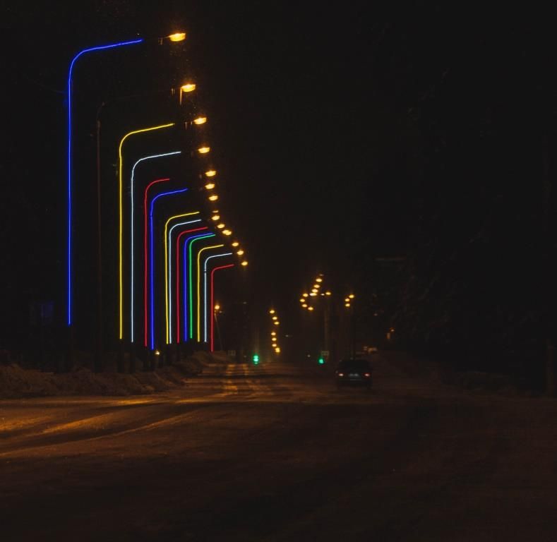 Новый год ❄, Томские новости, Тимирязево неоновые ленты новый год иллюминация украшения Столбы у Тимирязевского украсили неоновыми лентами