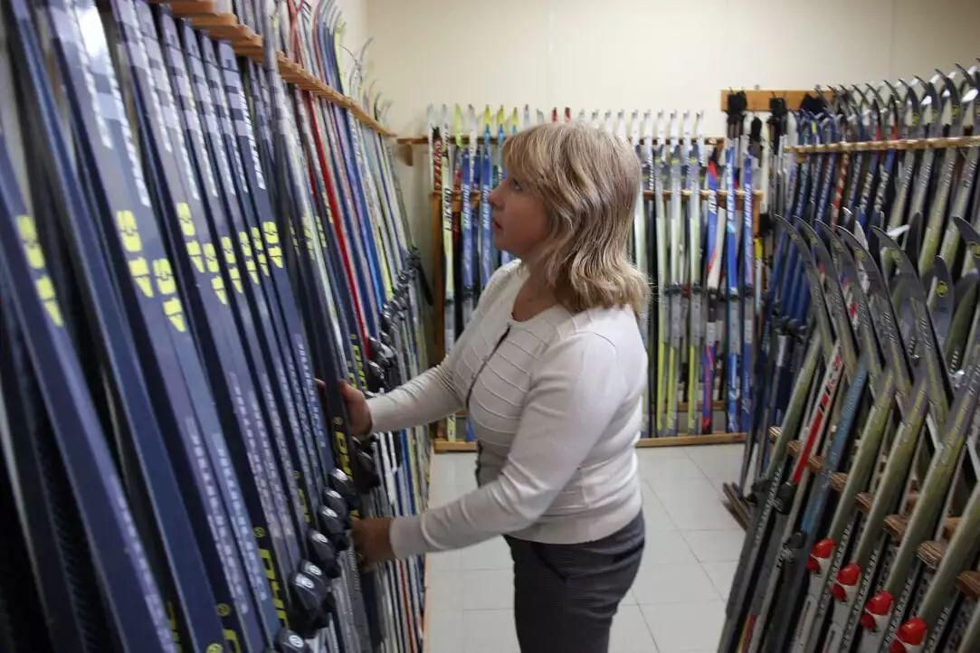 Томские новости, Томскнефть ВНК, лыжи база прокат зимние виды спорта в Томской области социально ответственный бизнес «Томскнефть» поможет оснастить лыжную базу в Стрежевом