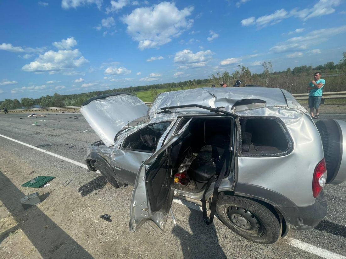 Происшествия, Томские новости, авария ДТП врезались пострадали сводка происшествий жесть Томска ЧП интересные новости Один человек погиб, другой пострадал при опрокидывании «Нивы» на трассе в Томской области