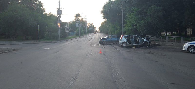 Происшествия, Томские новости, авария ДТП врезались сводка происшествий жесть Томска интересные новости дорожная обстановка Трое пострадали при столкновении двух автомобилей в Томске