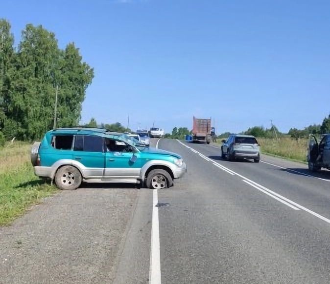 Происшествия, Томские новости, авария ДТП врезались сводка происшествий жесть Томска интересные новости Land Cruiser опрокинулся после ухода от столкновения со встречным грузовиком на трассе в Томской области
