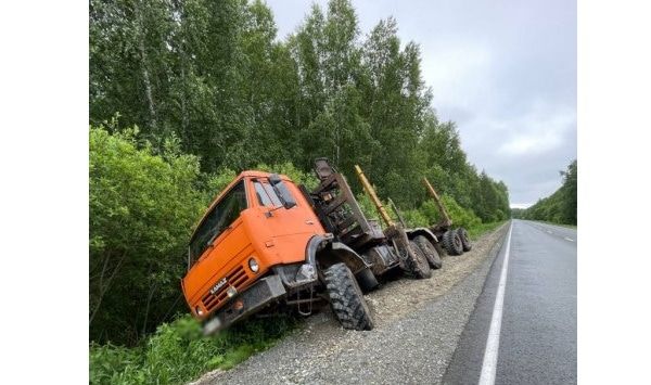 Происшествия, Томские новости, угон лесовоз сводка происшествий жесть Томска интересные новости Пьяный работник украл лесовоз и съехал на нём в кювет в Томской области