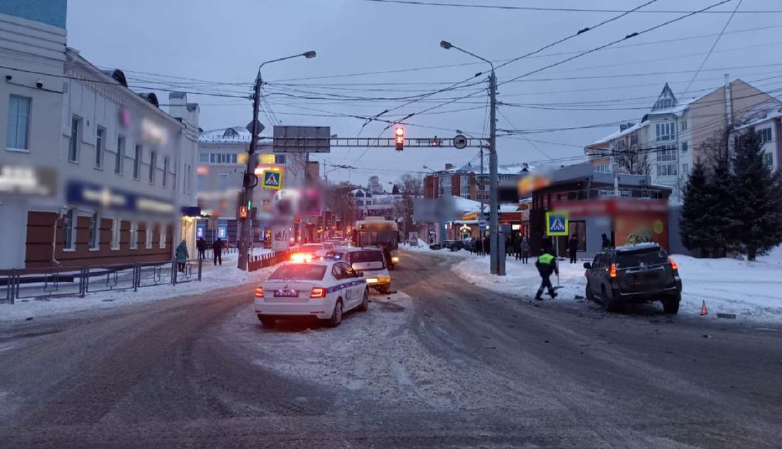Происшествия, Томские новости, врезались пострадали сводка происшествий жесть Томска интересные новости Две иномарки столкнулись в центре Томска