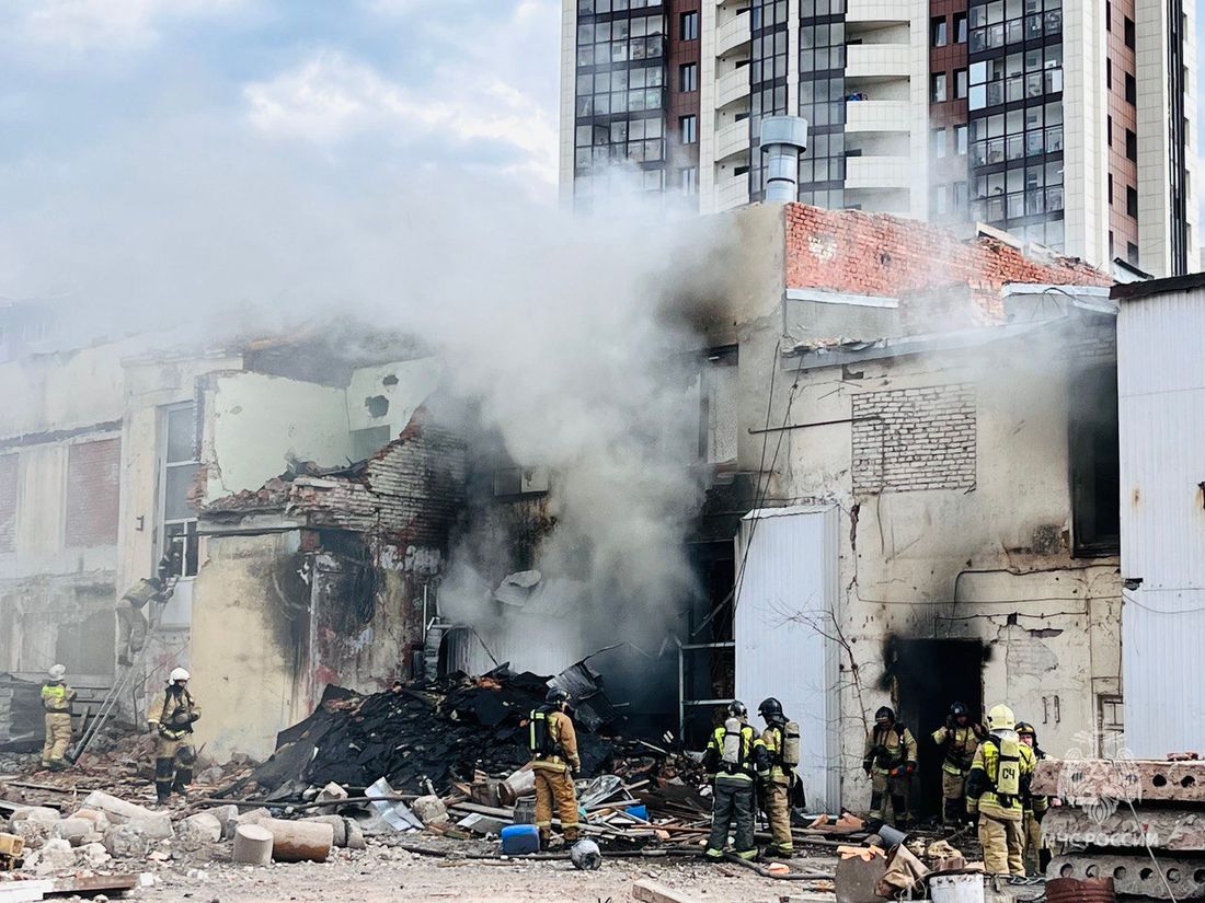 Происшествия, Томские новости, пожар горит огонь сводка происшествий жесть Томска интересны новости В Томске загорелось здание на ул. Сибирской