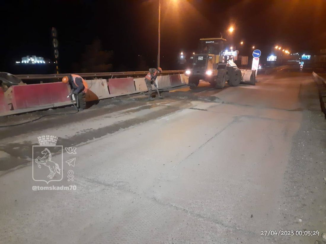 Дороги, Томские новости, мост ремонт дорога перекрытие движение пробки интересные новости В Томске заменили плиты на въезде на Коммунальный мост