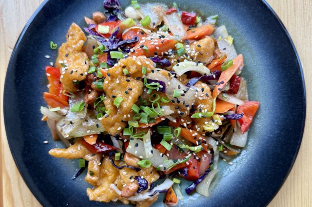 Более 20 новых блюд запустят в томском «Дыхании вока» в день рождения заведения