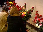Томский Обзор, новости, Мировые новости В Москве проходит акция памяти жертв теракта в театральном центре на Дубровке В Москве проходит акция памяти жертв теракта в театральном центре на Дубровке