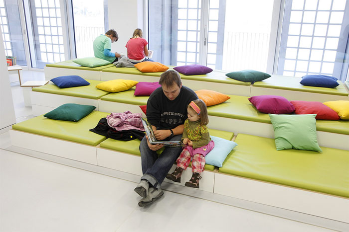 Книги в Томске, Креативные индустрии, Библиотеки берут на себя роль "третьего места": оставить детей, поговорить, проявить гражданскую ини Библиотеки берут на себя роль "третьего места": оставить детей, поговорить, проявить гражданскую инициативу