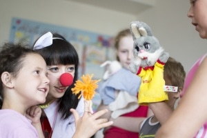 Благотворительность, Томские новости, Больничные клоуны посчитают детей, которые ждут их каждую неделю Больничные клоуны посчитают детей, которые ждут их каждую неделю