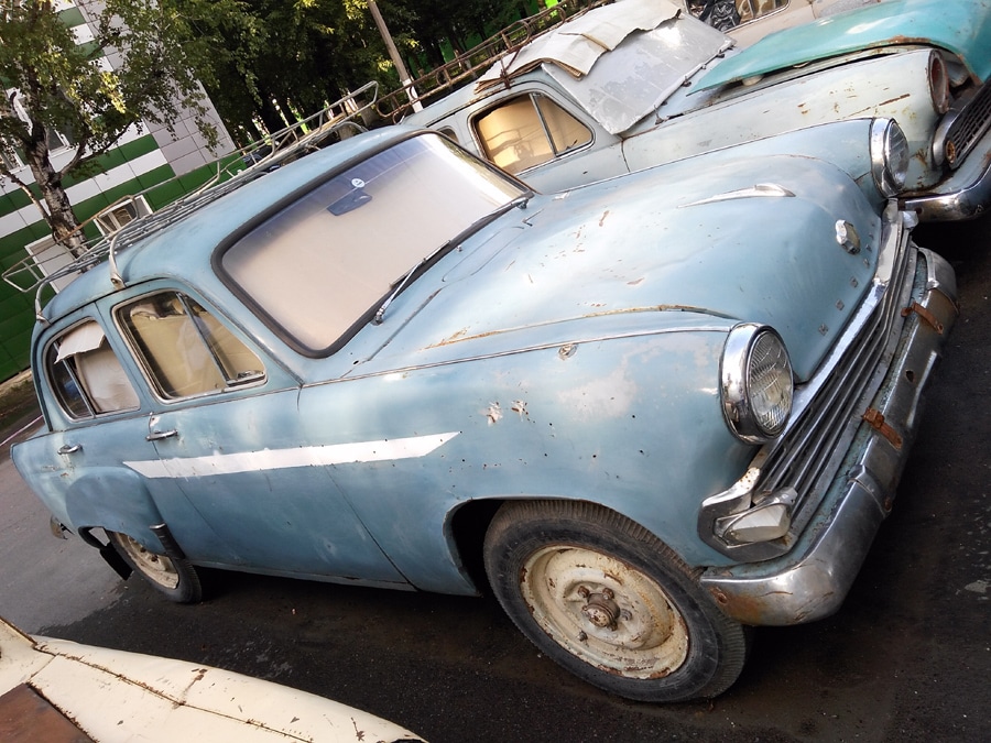 Машина старая обмена. Старые машины. Парк старых машин. Старые Белорусские автомобили. Коллекционеры старинных автомобилей.