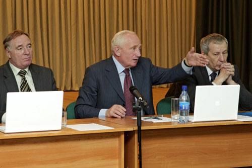 Подготовка кадров для АПК. В центре - В. Кресс