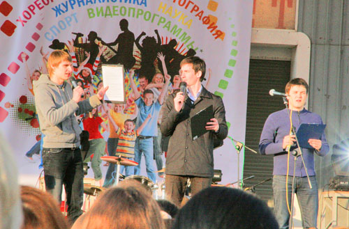 Первое мая в Томске: вечерний концерт на площади перед Дворцом Спорта