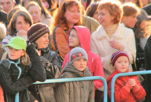 Первое мая в Томске: вечерний концерт на площади перед Дворцом Спорта