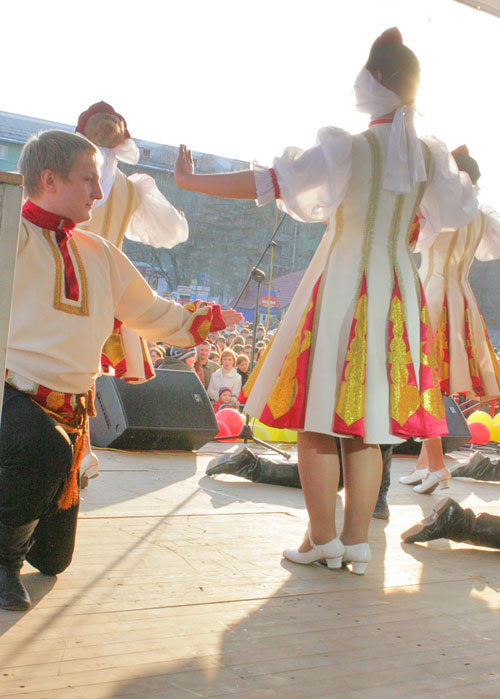 Первое мая в Томске: вечерний концерт на площади перед Дворцом Спорта