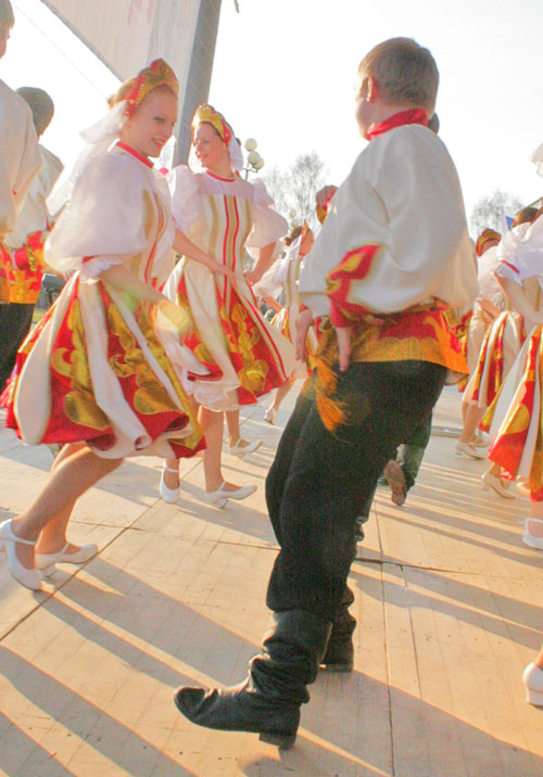 Первое мая в Томске: вечерний концерт на площади перед Дворцом Спорта