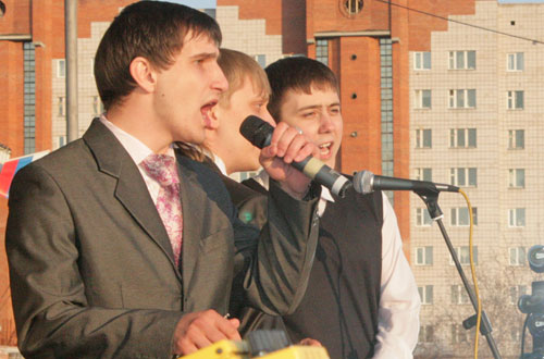 Первое мая в Томске: вечерний концерт на площади перед Дворцом Спорта