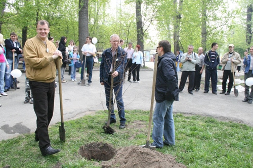 Посадка деревьев в Городском саду