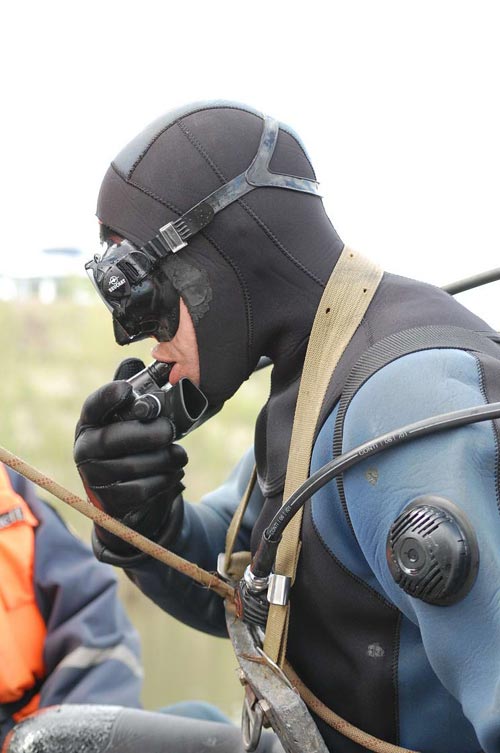 Водолазы за работой