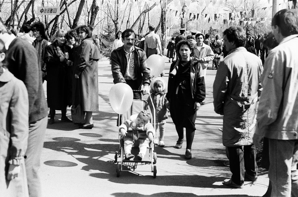 Май 1990 года. 1 Мая 1990 года. Май 1990. Томск 90х. Московский авиационный институт 1990.