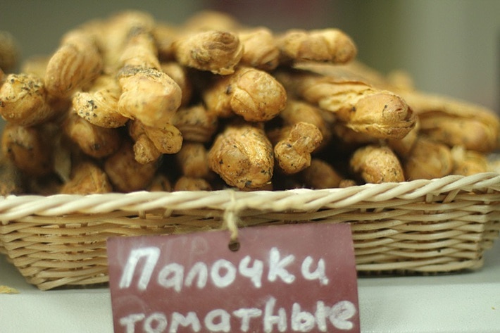 Томатные палочки, магазин Хлеб. Вино.Сыр