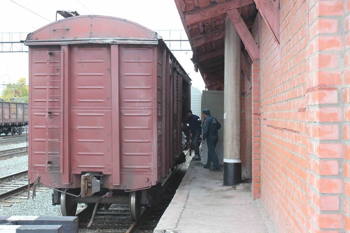 Вагон гуманитарной помощи