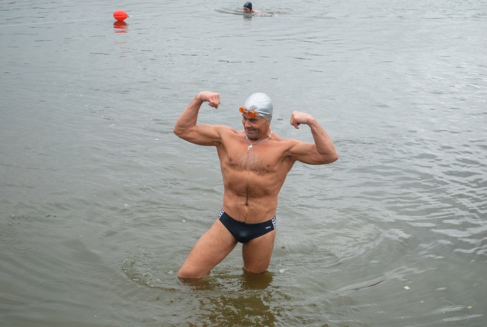 Плавание_в_холодной_воде