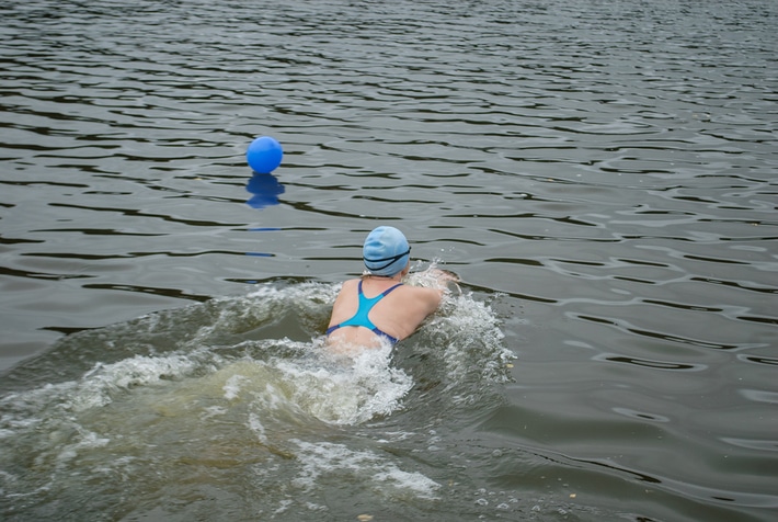 Плавание_в_холодной_воде