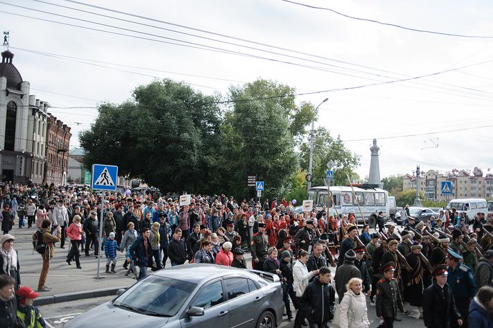 День рождения томск. Народные гуляния в честь юбилея района прошли. С днем рождения Томск. Юбилейный Томск. День города за 1996 и 1996год торжественное шествие по г.Томску.