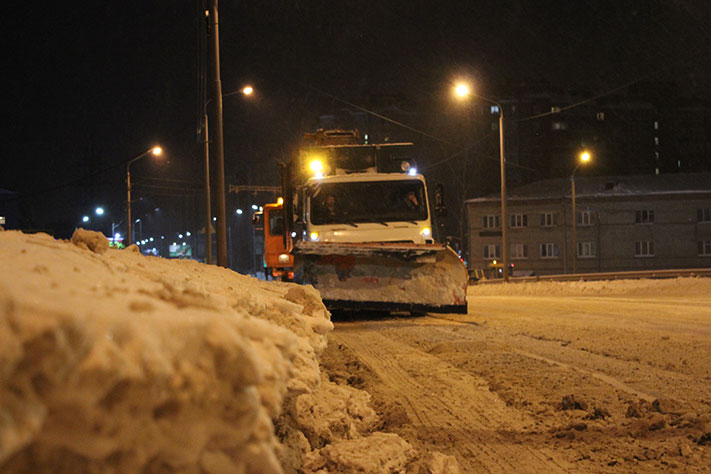 Городское благоустройство, Томские новости, не парковать убирать снег снегопад завалило снегом Томичей просят не парковаться ночью на проезжей части