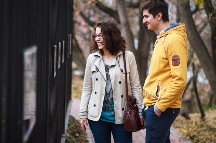 Странные люди выставка на заборе