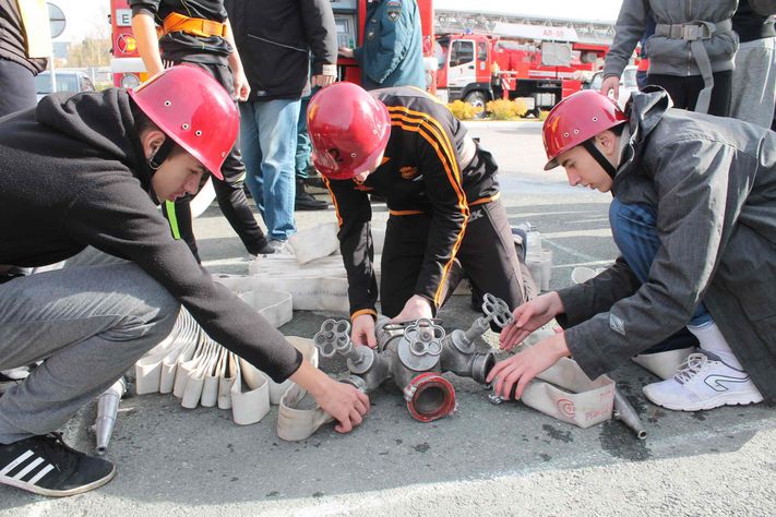 Соревнования по пожрано-прикладному спорту среди школьников