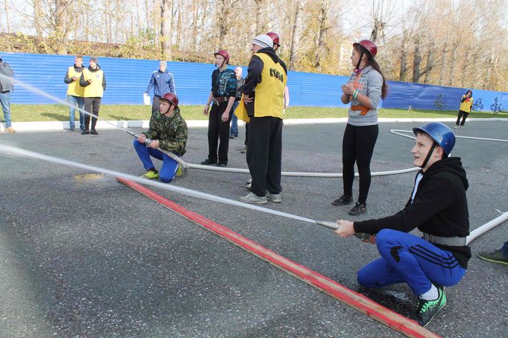 Соревнования по пожрано-прикладному спорту среди школьников
