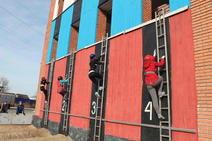 Соревнования по пожрано-прикладному спорту среди школьников