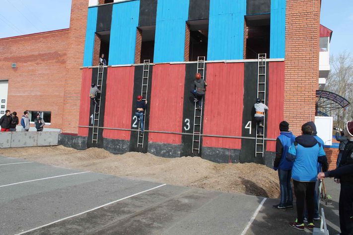 Соревнования по пожрано-прикладному спорту среди школьников