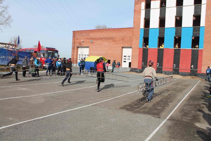 Соревнования по пожрано-прикладному спорту среди школьников