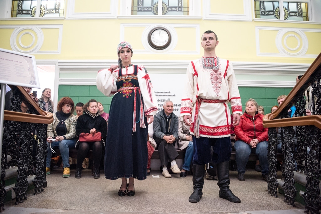 Чем старожилы сибири отличались от новоселов. Русские старожилы Сибири. Традиционная культура старожилов. Праздники старожилов день Сибири. Костюм сибирских старожилов.