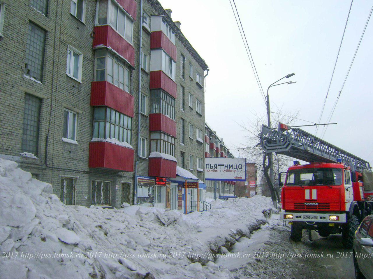 В Томске спустили с балкона упавшего с крыши мужчину (ФОТО) - Томский Обзор  – новости в Томске сегодня