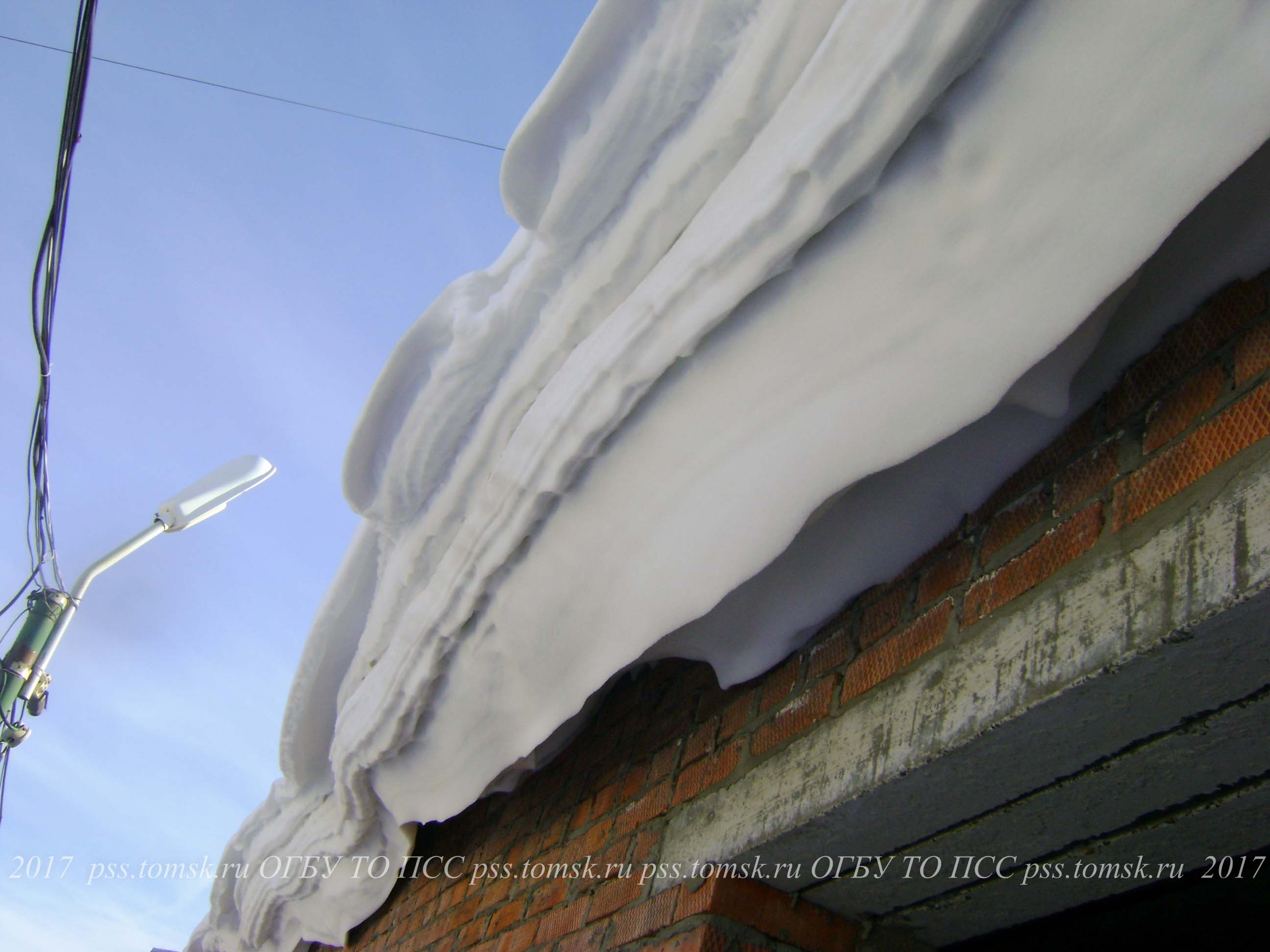 Происшествия, Томские новости, снег упал завалило обрушился погиб сторож В Томске мужчина погиб под обрушившимся снегом, проводится проверка (ФОТО)