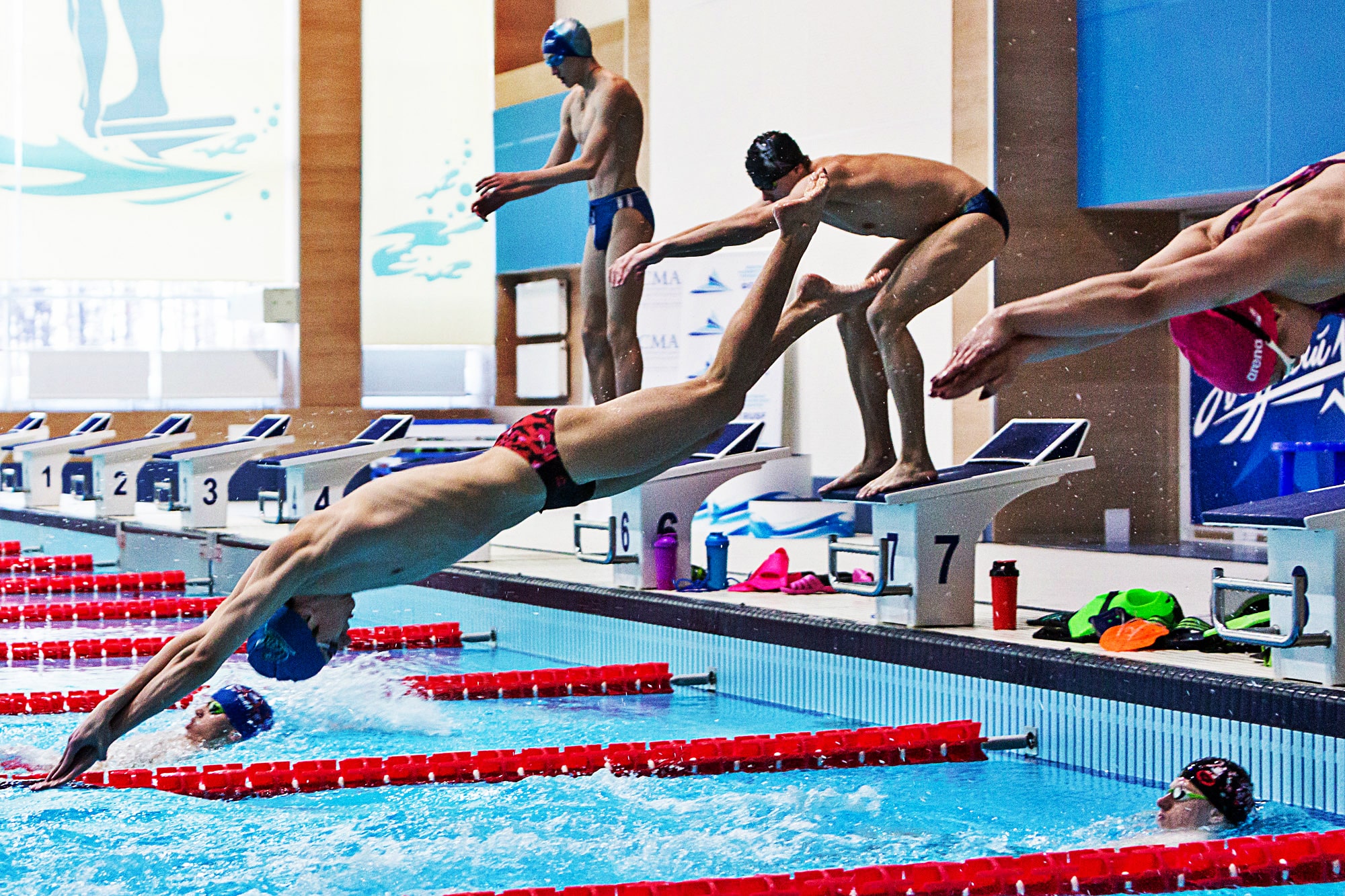 Обучение спортивное плавание. Плавание (спорт). Спортивные соревнования плавание. Соревнования в бассейне.