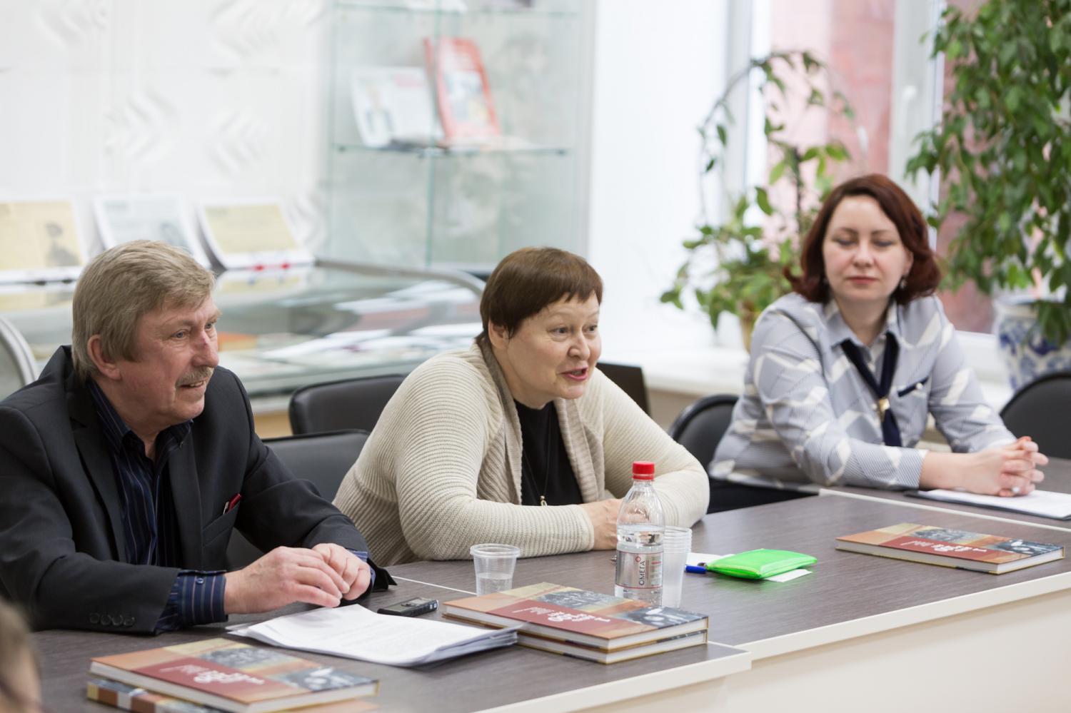 Красное знамя»: один век из жизни газеты - Книги - Томский Обзор – новости  в Томске сегодня