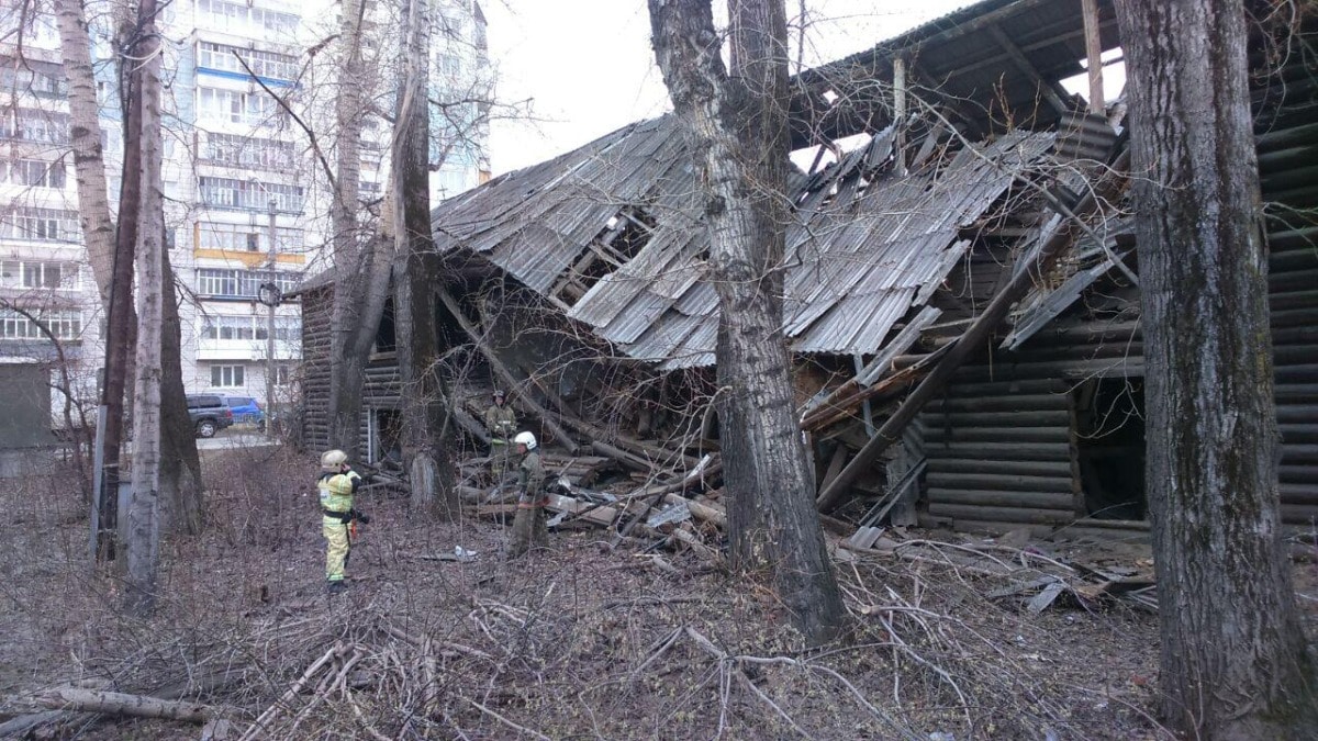 В Томске обрушился деревянный дом (ФОТО) - Томский Обзор – новости в Томске  сегодня