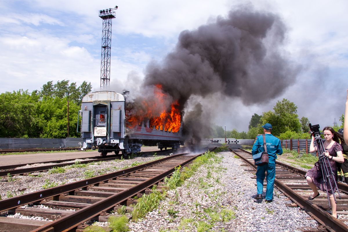 Пожары на Железнодорожном транспорте. Горящий поезд. Отцепка локомотива от поезда