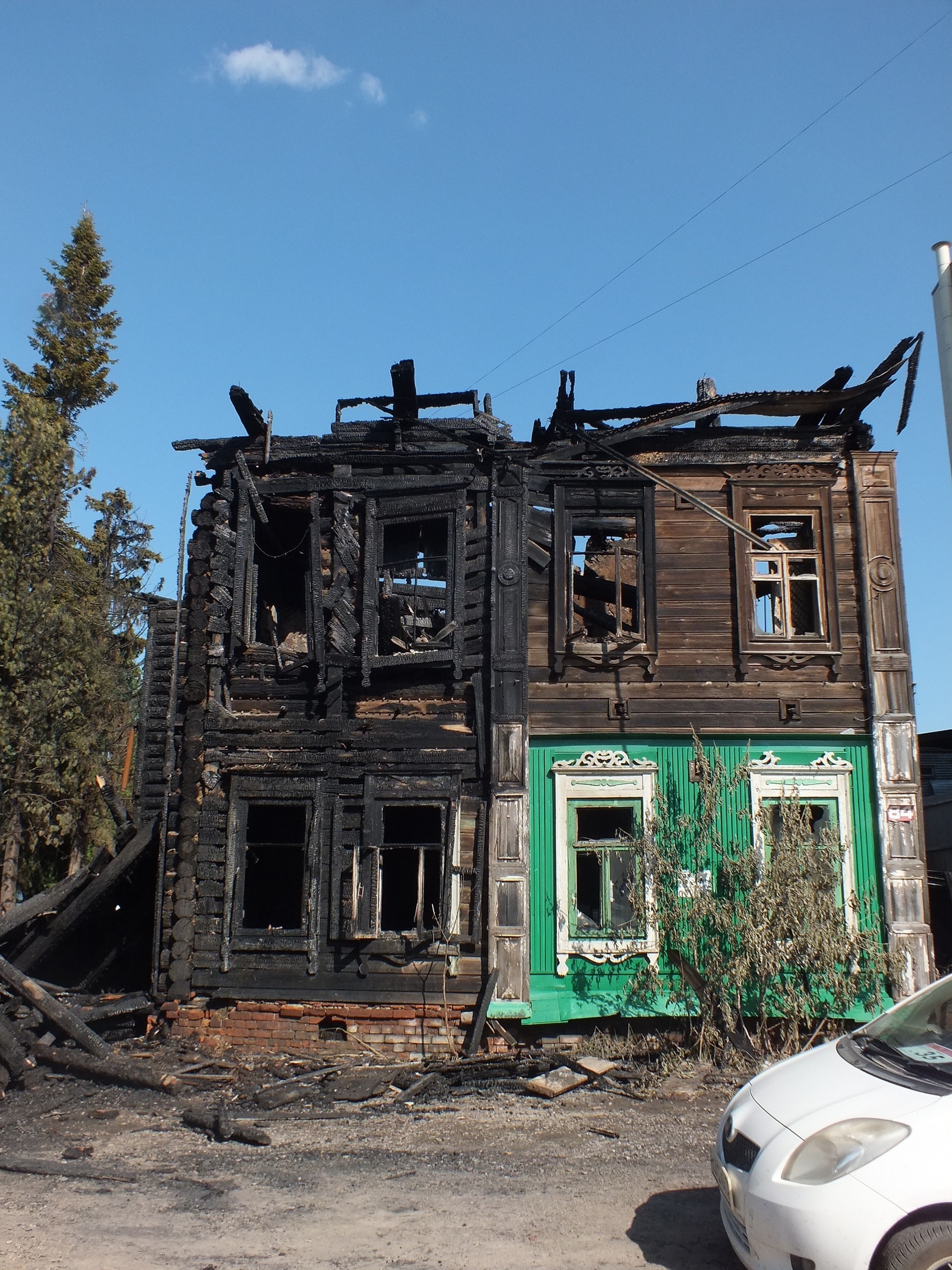 В Томске сгорел деревянный дом на Красноармейской, 84 - Томский Обзор –  новости в Томске сегодня