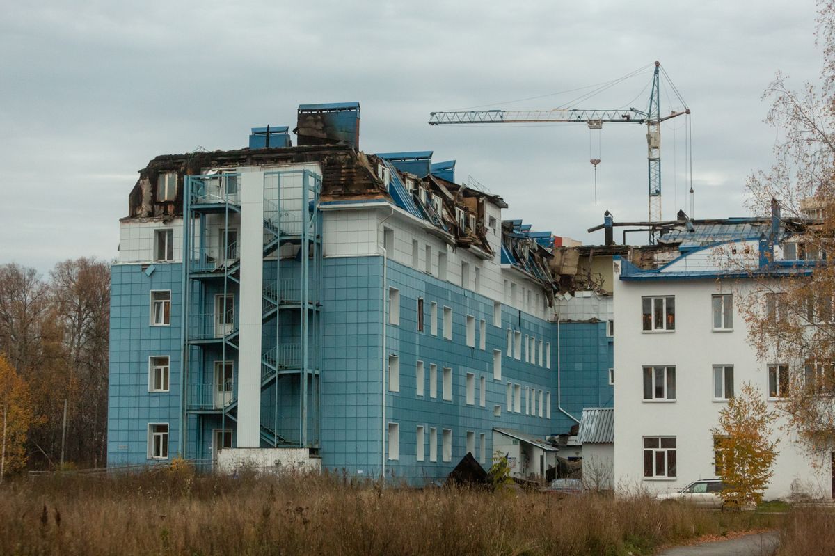 Встреча с жителями. Сгоревший дом в Академгородке восстановят за счет  бюджета - Томский Обзор – новости в Томске сегодня