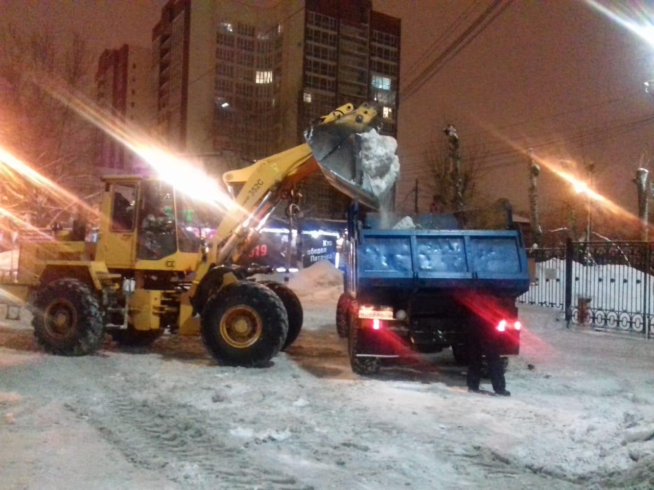 ЖКХ, Томские новости, очистка улиц снег снегопад жкх Сегодня в уборке томских улиц участвует более 60 единиц техники